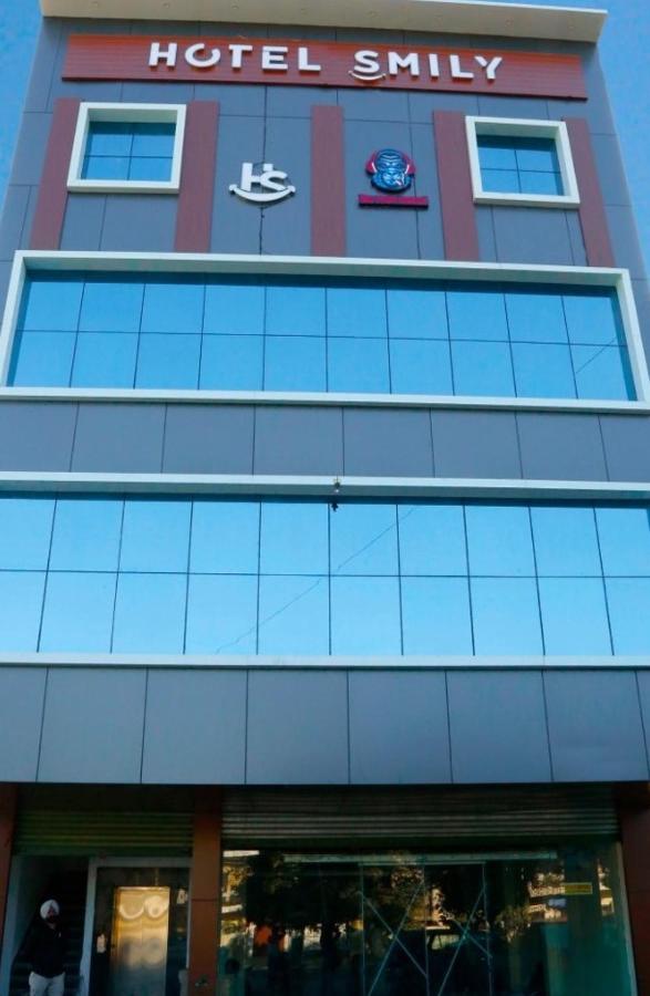 Hotel Smily Ludhiana Esterno foto