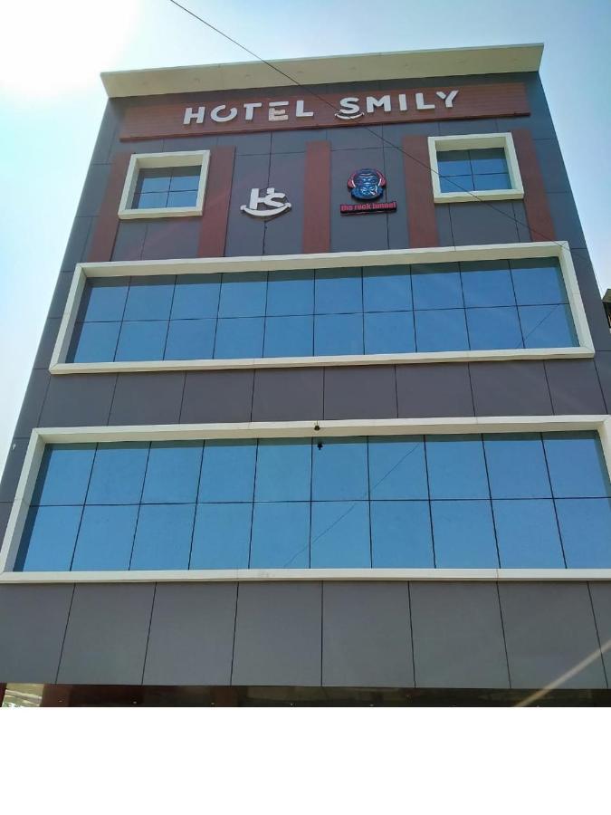 Hotel Smily Ludhiana Esterno foto